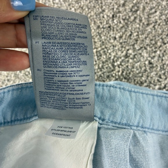 NWT NYDJ Women's Relaxed Denim Shorts Plus Size 28W Light Wash Pleated Front - Picture 12 of 13